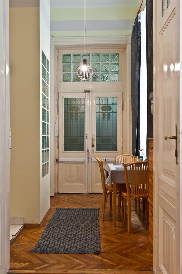 Capital Center Apartments Uelloi Будапеща Екстериор снимка