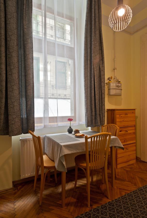 Capital Center Apartments Uelloi Будапеща Екстериор снимка